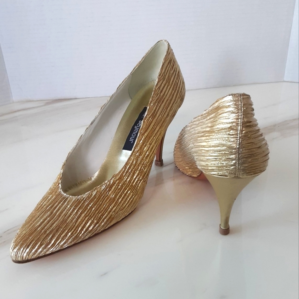 STUART WEITZMAN for MR SEYMOUR GOLD METALLIC FABRIC PUMPS 7W - Picture 2 of 7